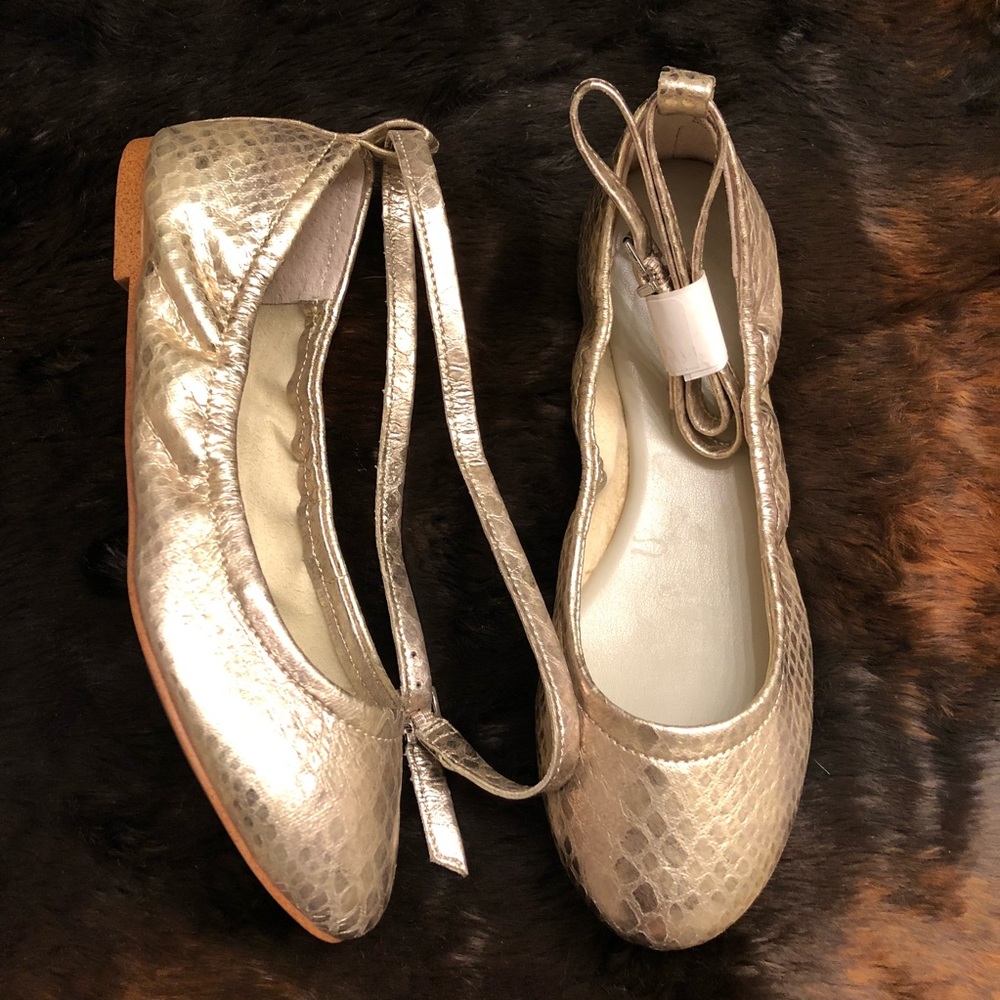 1. State Shay Casual Flat